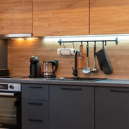 Woody Luna Apartment *