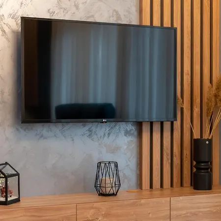 Woody Luna Apartment