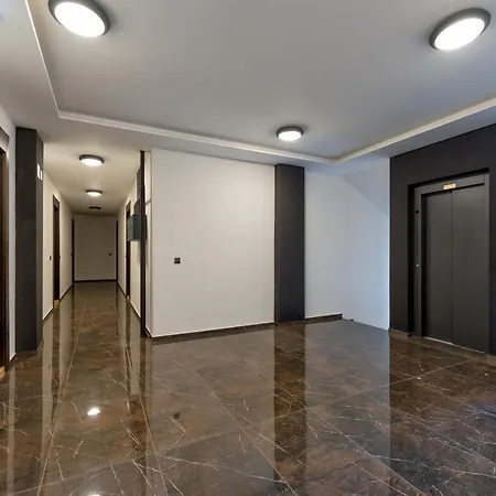 Woody Luna Apartament *